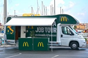 McDonald’s assume crew in Piemonte, Lombardia e Marche, come candidarsi